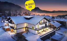 BergBuddies - Übernachtung inklusive kostenlosen Bergbahntickets und vielem mehr